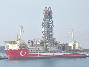 Yeni sondaj gemisi Abdülhamid Han, kırmızı beyaza boyandı