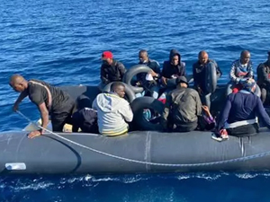 Aita Mari İspanyol kurtarma gemisi, Akdeniz’de 17 Afrikalı göçmeni kurtardı