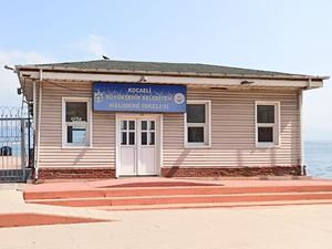 Halıdere Vapur İskelesi kaderine terk edildi