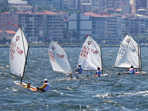 İzmir'de Ege Sahil Güvenlik 40. Yıl Yelken Yarışları başladı
