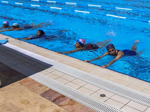 Mersin Büyükşehir Belediyesi’nin ücretsiz yüzme kursları başladı