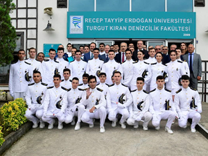 RTEÜ Turgut Kıran Denizcilik Fakültesi Mezuniyet Töreni yapıldı