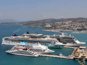 Kuşadası, kurvaziyerde özlenen günlerine dönüyor