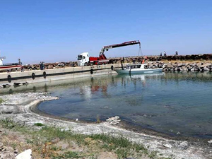 Van Gölü'ndeki çekilme, balıkçı barınaklarını tehdit ediyor
