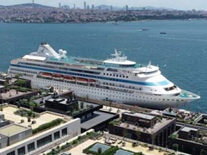 Rusya’dan yola çıkan Astoria Grande gemisi, İstanbul’a geldi
