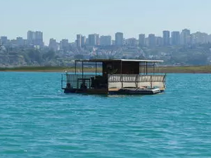 Seyhan Baraj Gölü'ndeki yüzen evlerin sayısı artıyor
