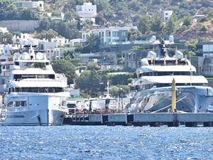 Mega yatlar, Bodrum'da yakıt ikmali yaptı