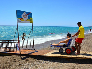 Özgür Plaj, engelli vatandaşların kullanımına açıldı