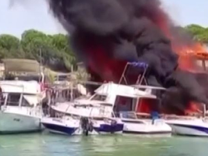 Antalya’da bakımdaki teknede yangın çıktı
