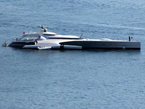 Uzay mekiği görünümlü yat Galaxy of Happiness, Bodrum’a geldi