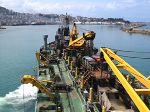 Trabzon Limanı'nda deniz dibi temizliği gerçekleştirildi