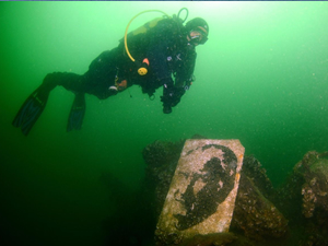 Depremin izleri, deniz altında ilk günkü gibi duruyor