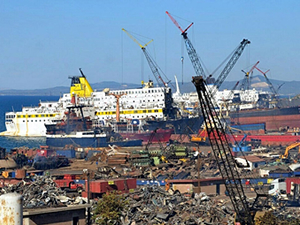 Asbestli gemi Eylül'de Türkiye'de