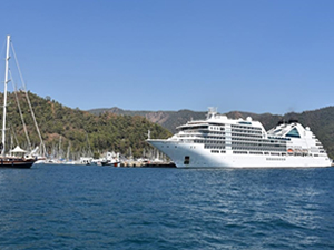 Bahama bandıralı kruvaziyer Seabourn Encore Marmaris'e yanaştırıldı