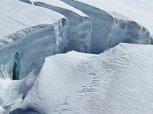 İsviçre Alplerindeki buzullar iklim değişikliği nedeniyle hızla eriyor