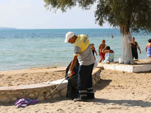 Antalya’da Didim plajlarında başlatılan temizlik çalışmaları devam ediyor