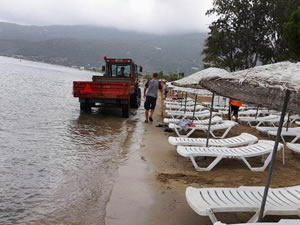 Sahillerden 212 traktör atık toplandı