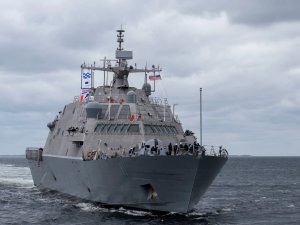 ABD kıyı muharebe gemisinden ziyaret