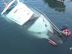 Dipkarpaz’ın açıklarında su almaya başlayan teknede bulunan 2 kişi kurtarıldı