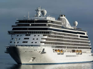 Lüks gemi "Seven Seas Explorer", 391 turistle Marmaris'e geldi