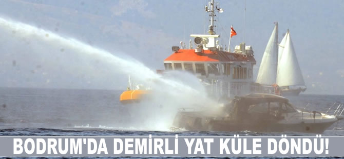 Bodrum'da demirli yat alev alev yandı