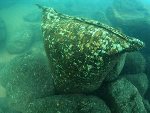 Van Gölü'nün çekilmesiyle ortaya çıkan Urartu limanı su altından görüntülendi