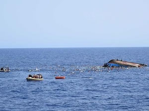 Yunanistan'da düzensiz göçmenleri taşıyan 2 tekne battı: 15 ölü