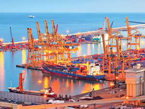 Dünya limanlarına talep azalıyor, Türkiye'de artıyor