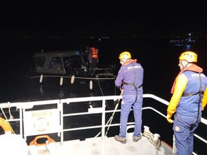 Gürpınar açıklarında arızalanan tekne kurtarıldı