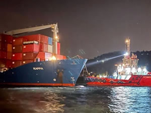 İstanbul Boğazı'nı gemi trafiğine kapatan gemi çekildi, boğaz trafiğe açıldı