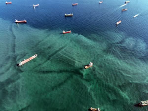 Zeytinburnu açıklarında denizde renk değişikliği