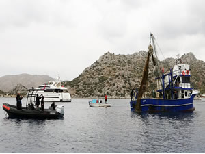 Sualtı arkeoloji kazısı için balıkçı ağları temizlendi