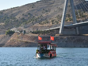 Fırat Nehri'ndeki tur teknelerine takip sistemi kuruldu