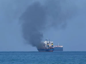 Pendik Limanı'nda kuru yük gemisinde yangın