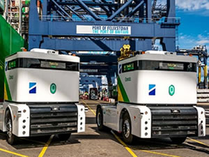 Felixstove Lİmanı'nda sürücüsüz konteyner kamyonları devrede