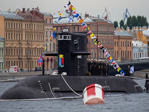 Rusya üçüncü Lada sınıfı denizaltı “Velikie Luki”yi denize indirdi