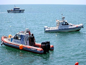 Fırtınada 200 kilometre sürüklenen tekneyi sahil güvenlik ekipleri buldu