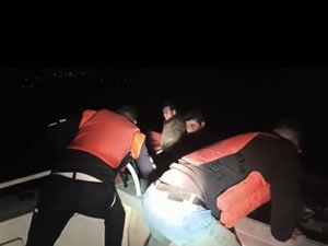 İznik Gölü'nde can pazarı...Balıkçılar gölün ortasında mahsur kaldı!