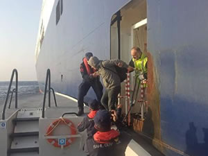 Gemide yaralanan hastanın imdadına Sahil Güvenlik yetişti