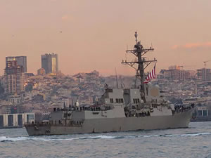 ABD donanmasına ait savaş gemisi İstanbul Boğazı'nda