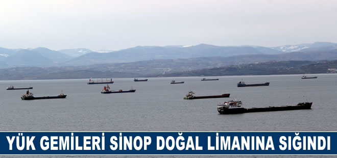 Fırtına uyarısı nedeniyle yük gemileri Sinop doğal limanına sığındı