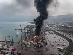 Depremin vurduğu İskenderun Limanı'nda yangın