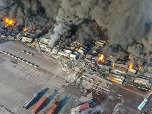 İskenderun Limanı'nda yangın söndürüldü, denizcilik faaliyetleri başladı