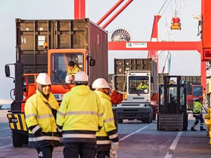 NATO, depremzedeler için Türkiye'ye konteyner gönderiyor