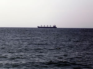 İngiltere Kraliyet Donanması: “Umman Körfezi’nde İran yapımı kaçak silahlar ele geçirdik”