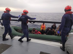 Ege Denizi'nde 90 göçmen yakalandı, 20 göçmen kurtarıldı