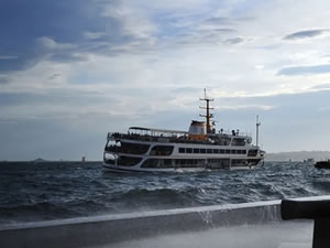 İstanbul'da vapur seferlerine lodos engeli