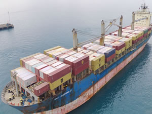 Katar'dan İskenderun'a 522 yaşam konteyneri daha geldi