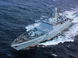 İngiliz fırkateyni, Rus savaş gemisinin geçişine eşlik etti
