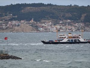 Gökçeada ve Bozcaada feribot seferlerine fırtına engeli